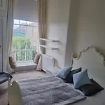 3 Double-Bed Georgian Apartment In Prime Location